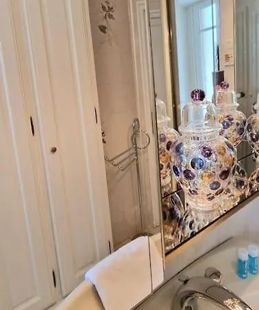 Christina : A Deux Pas De La Tour Eiffel Apartament